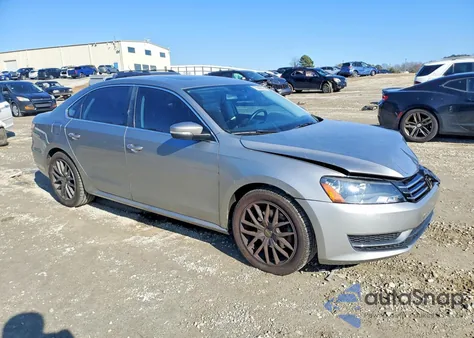 2014 Volkswagen Passat Se z USA, uszkodzony, nr VIN 1VWBP7A36EC016065